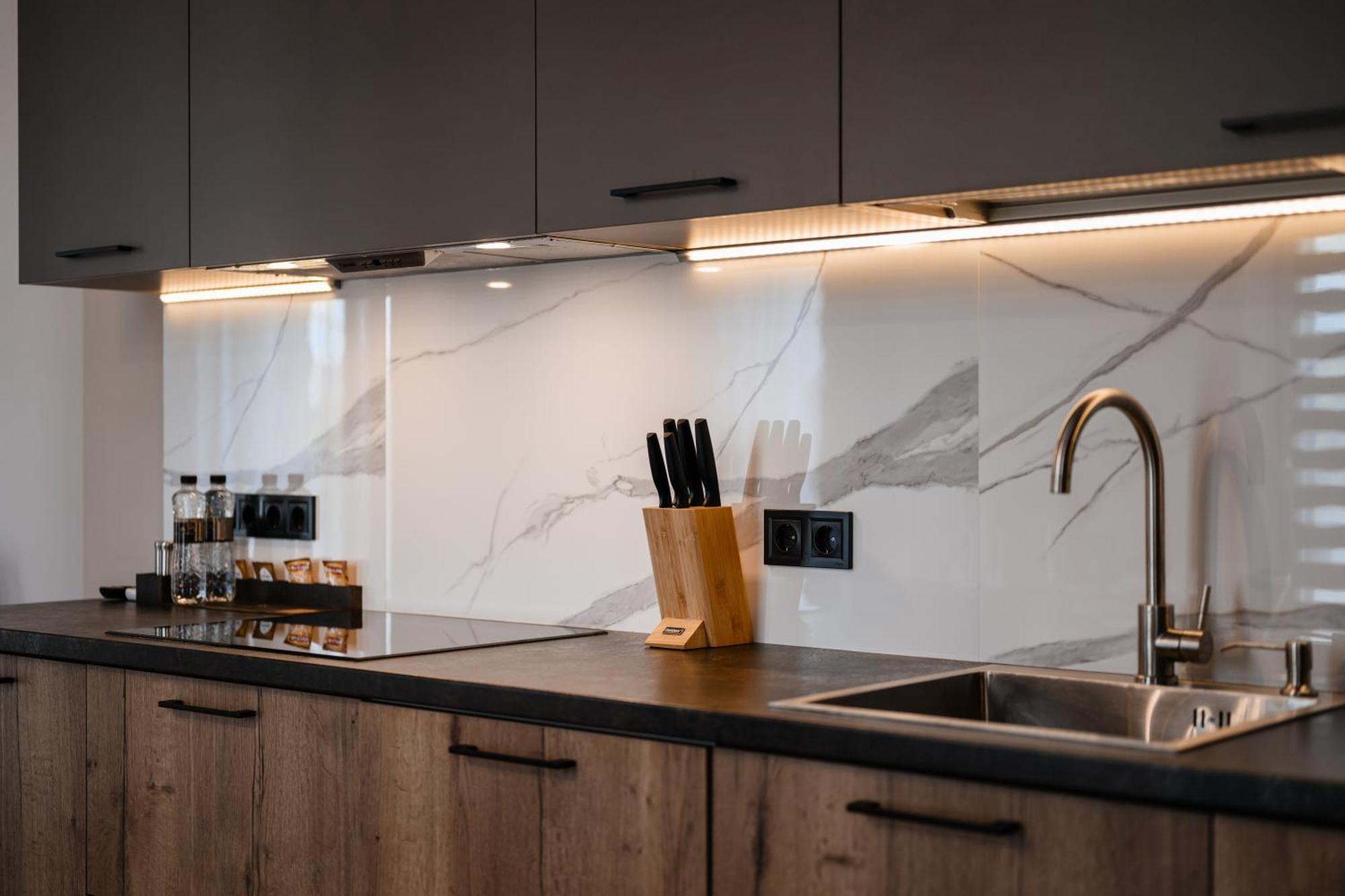 Luxury Apartments Smart House 乌日霍罗德 外观 照片
